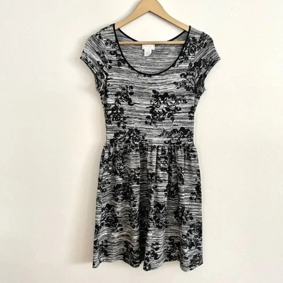 love...ady Floral Dress - Picture 2 of 8